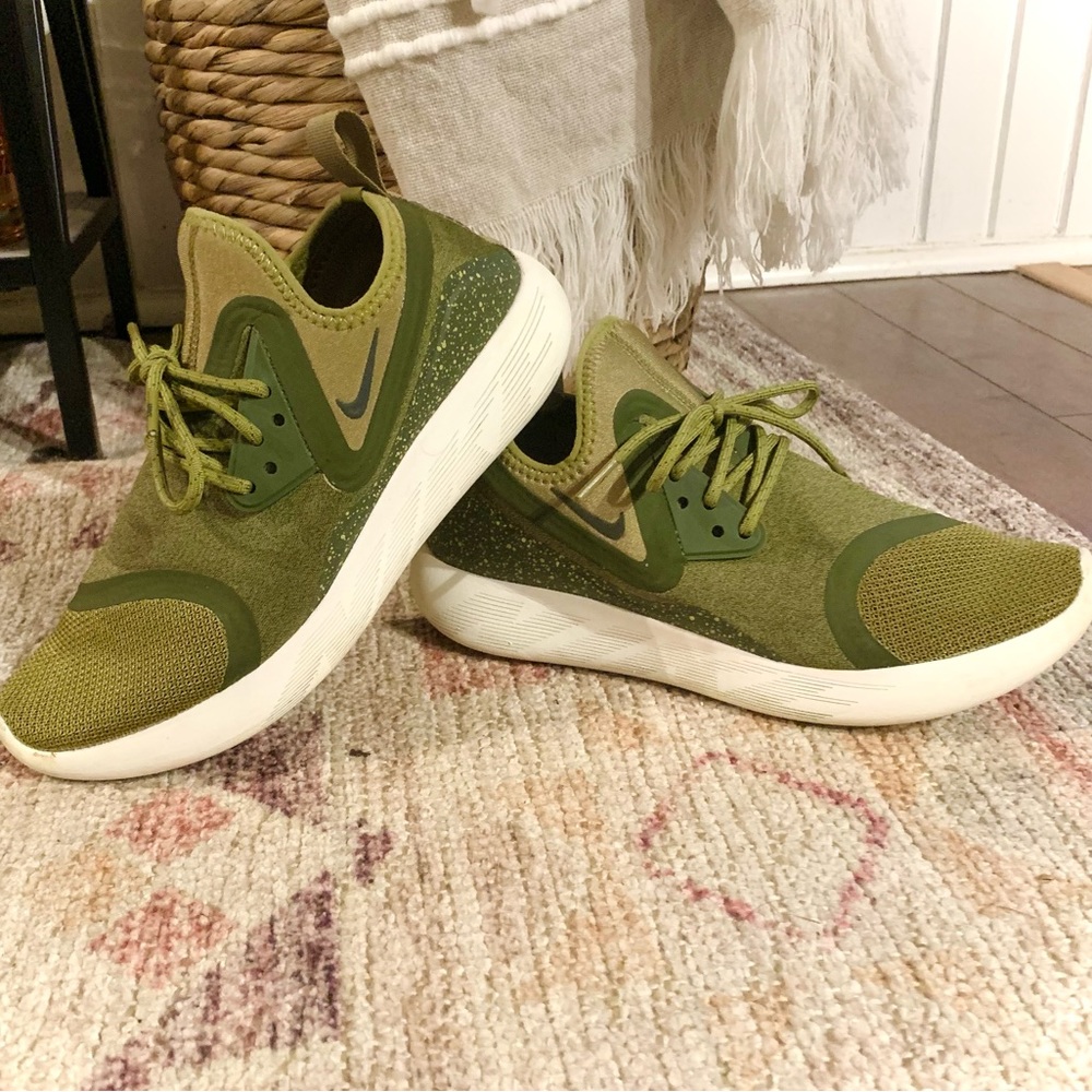 ❤️Sold Nike Womens Lunarcharge Essential 923620-300 Green Running Shoes Sneakers